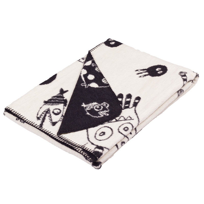 cotton blanket which balances humor, vibe and youth with a dark edge. Bold graphic characters for teens and young at harts